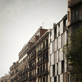 Oficina OAB y edificio de viviendas en la calle Balmes