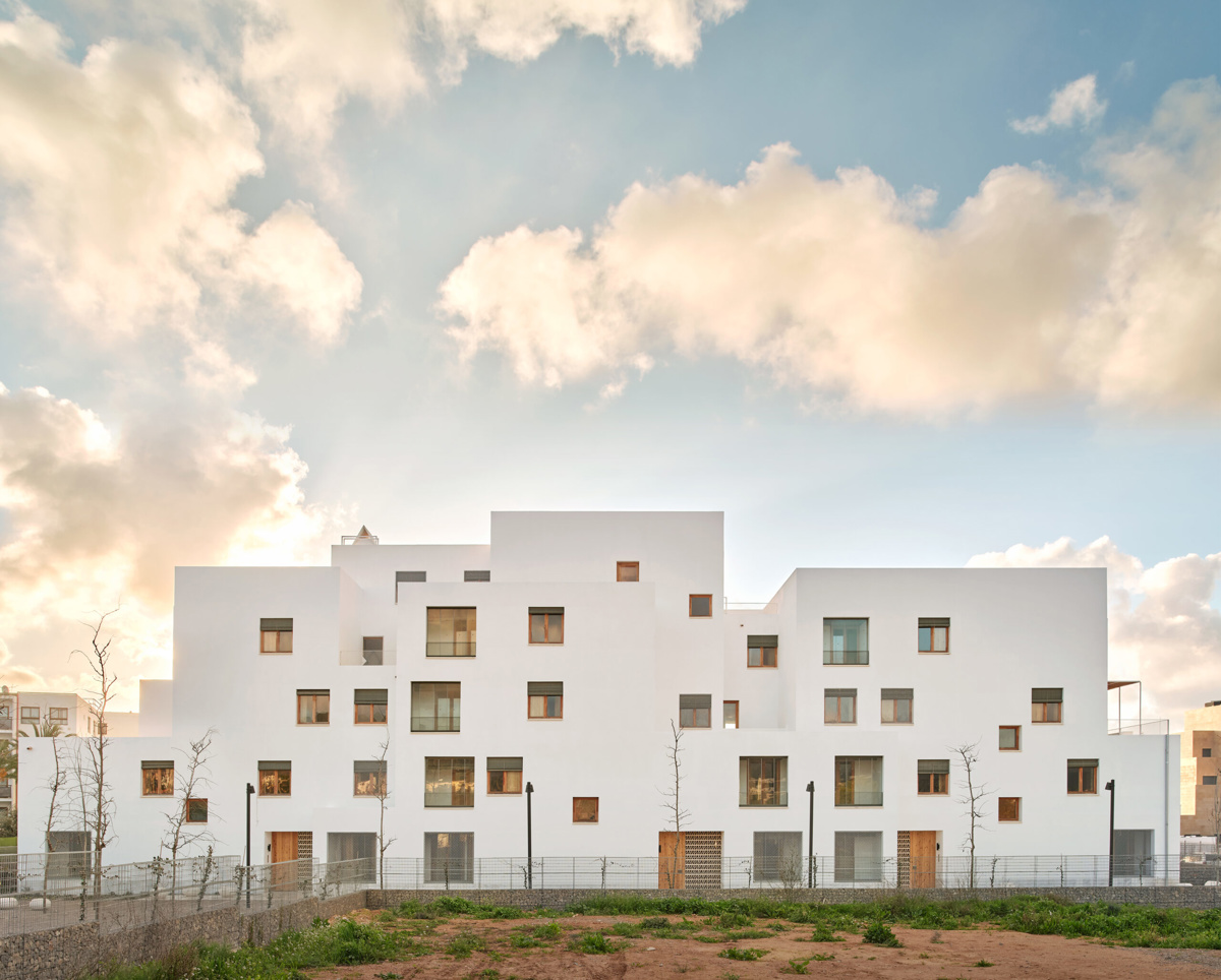  Raw Rooms (Casas de Tierra), 43 Viviendas sociales en Ibiza