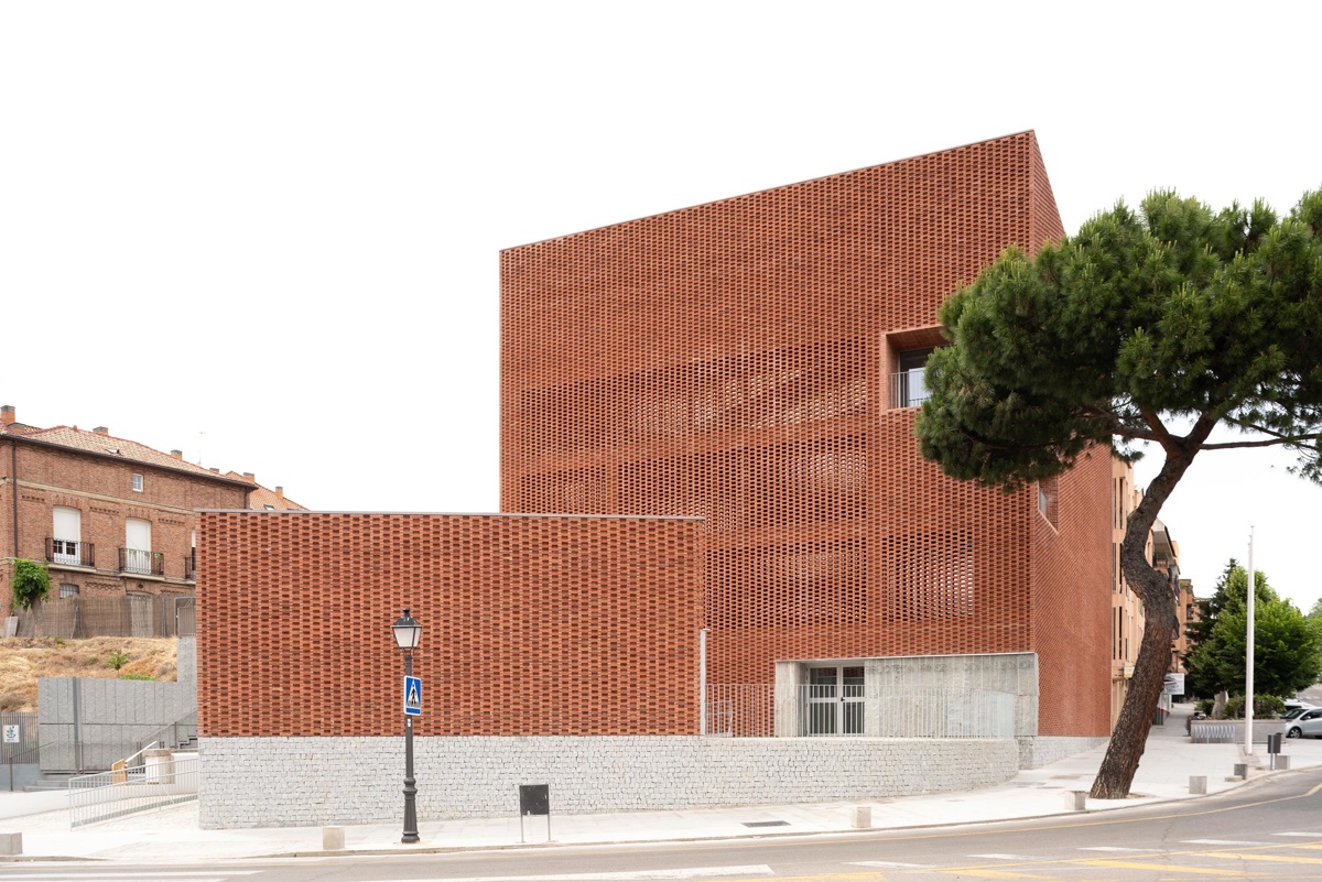  Rehabilitación de la Casa de la Cultura de Boadilla como Biblioteca Municipal y Teatro
