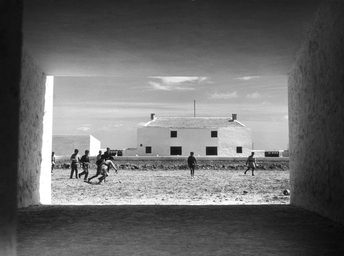Poblado de Colonización de El Realengo, Alicante, 1960. Arquitecto: José Luis Fernández del Amo. Fotógrafo: Kindel