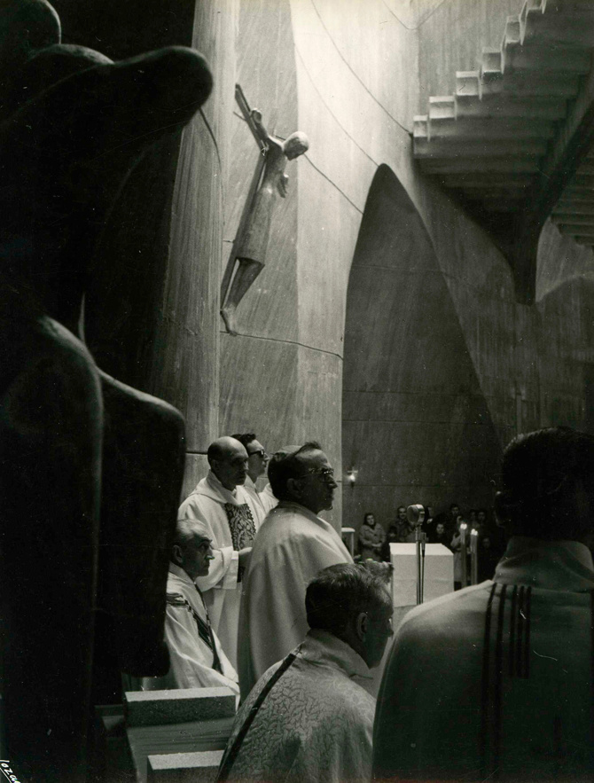Iglesia parroquial Santa Ana, 1965. Arquitecto: Miguel Fisac. Fotógrafo: Lozano