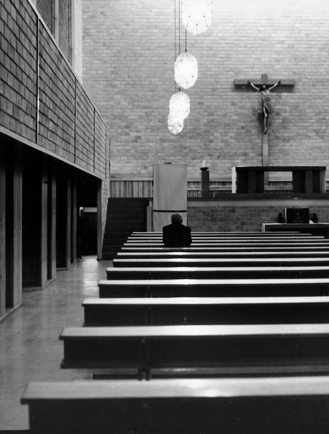 Iglesia Stella Maris, Málaga, 1961. Arquitecto: José María García de Paredes. Fotógrafo: Alberto Schommer