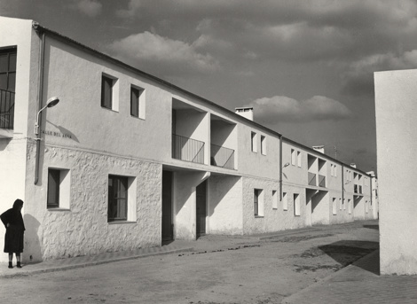 Poblado de Colonización de San Isidro de Albatera, Alicante, 1953. Arquitecto: José Luis Fernández del Amo. Fotógrafo: Kindel