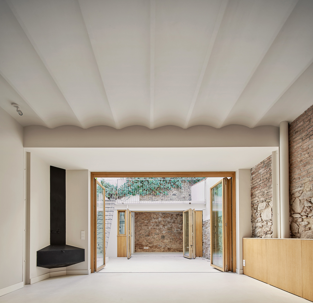  MIQ. Restoration of a single-family house in the old quarter of Sarrià.