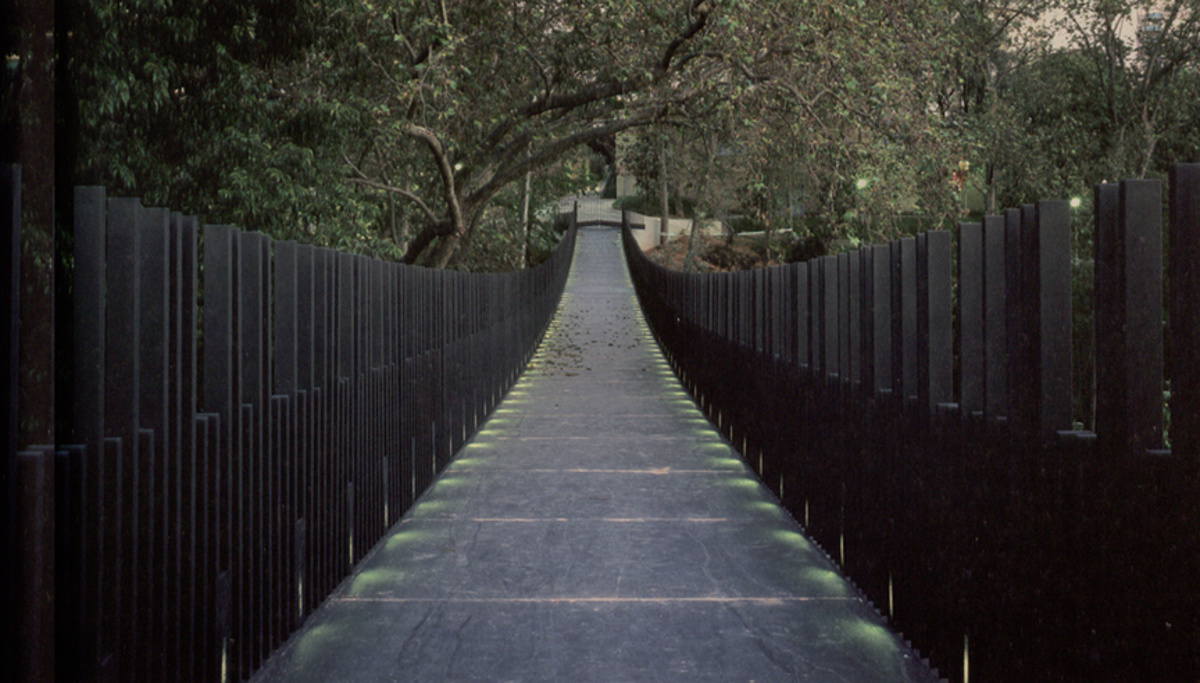  Pedestrian footbridge in Vallparadís Park