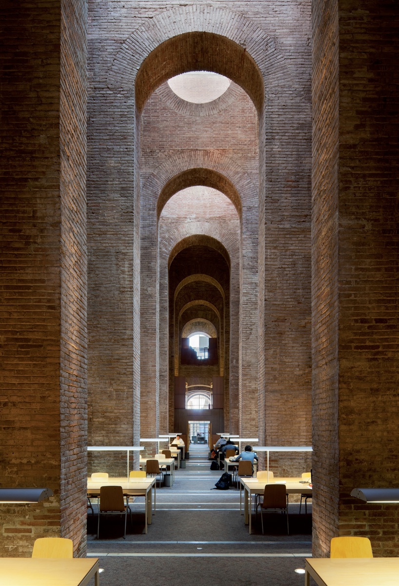  Pompeu Fabra University Library. Adaptation of the Water Depot