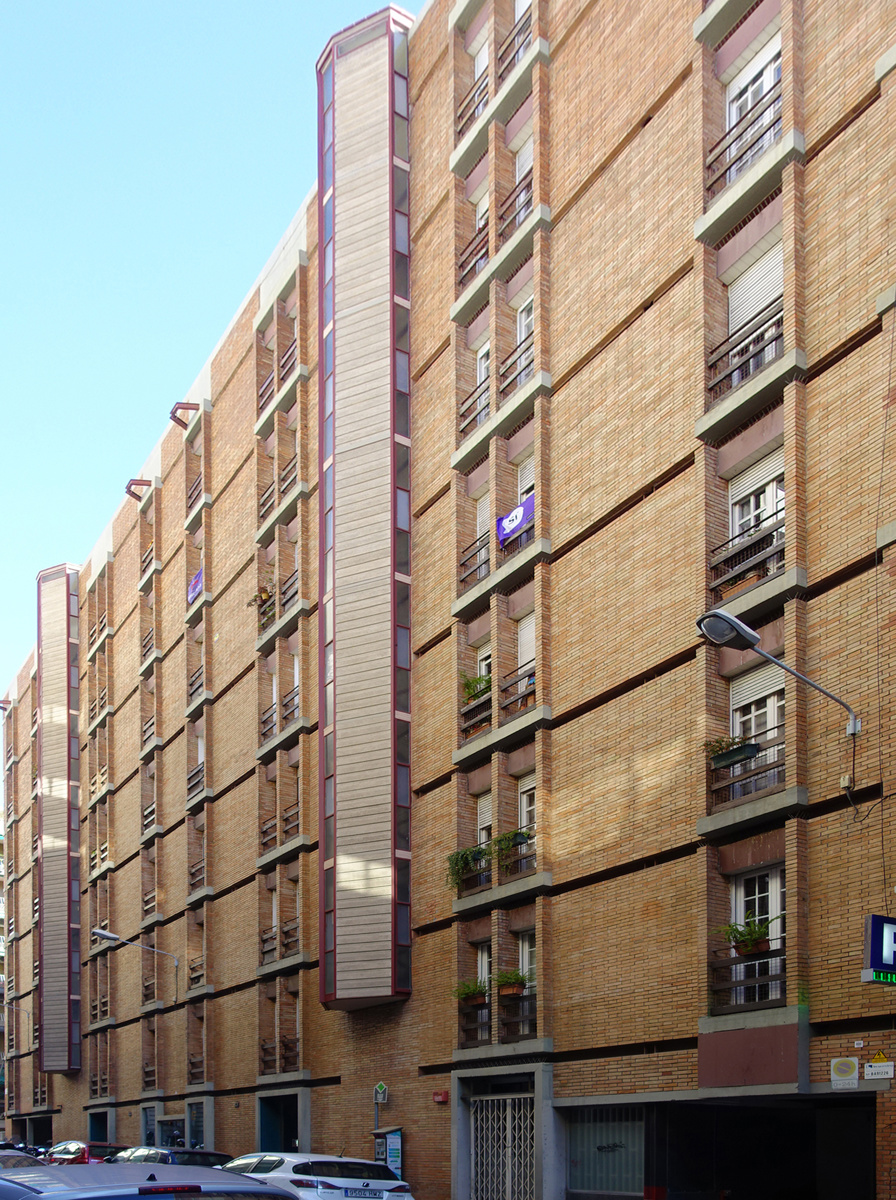  Edificio de viviendas en calle Muntaner 271-273