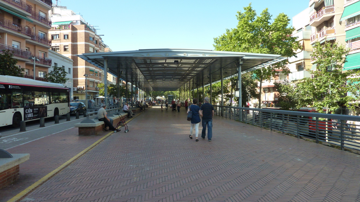  Proyecto de ordenación de la Vía Julia y accesos a la estación de Metro de Roquetes