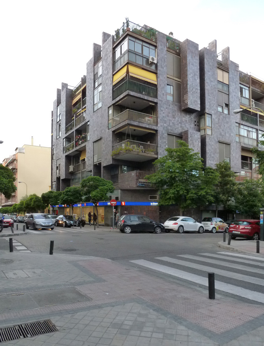  Edificio de viviendas en el Barrio Ríos Rosas