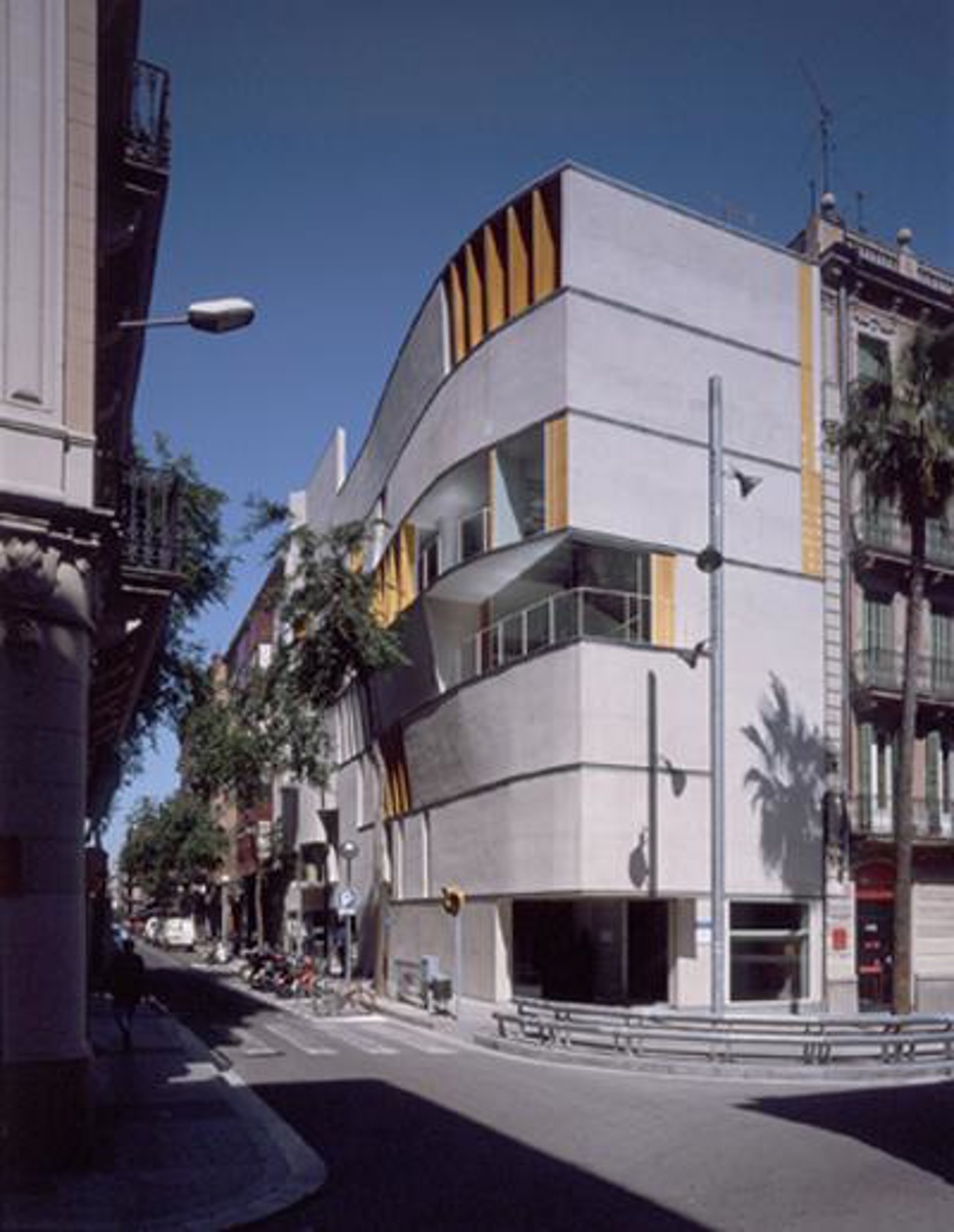  Vila de Gràcia Library